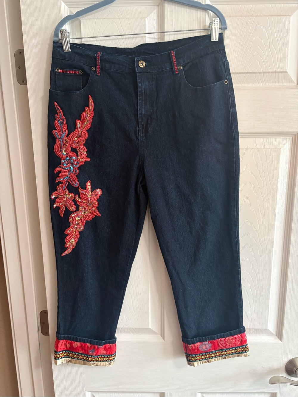 DG2 By Diane Gilman jeans embroidered red sequins straight leg cropped size 12